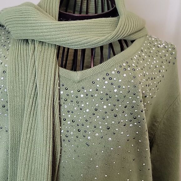 CAROL TAYLOR Green V-neck Sweater with Removeable Scarf Size Large - Picture 3 of 6